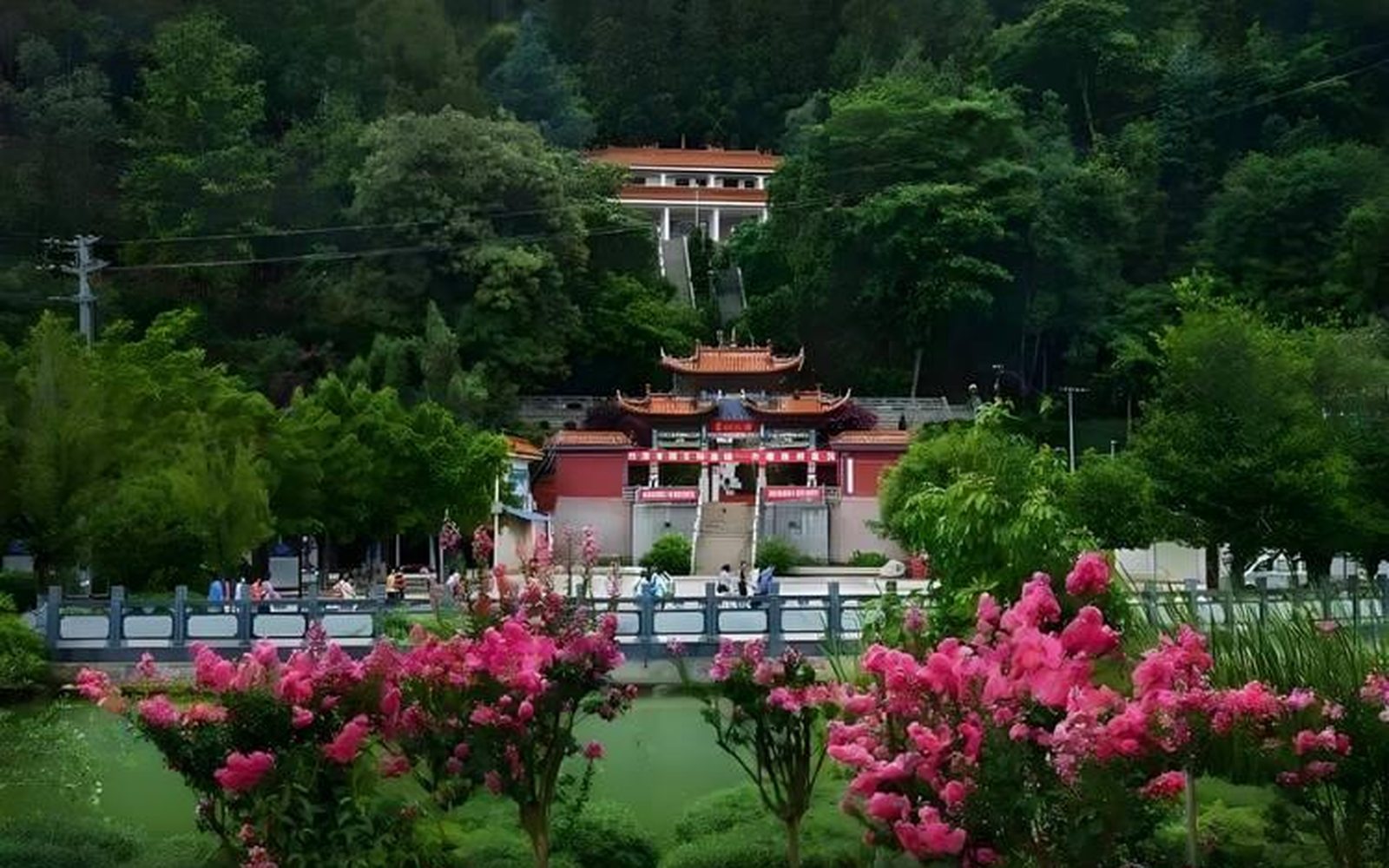 玉溪城市花园与山色